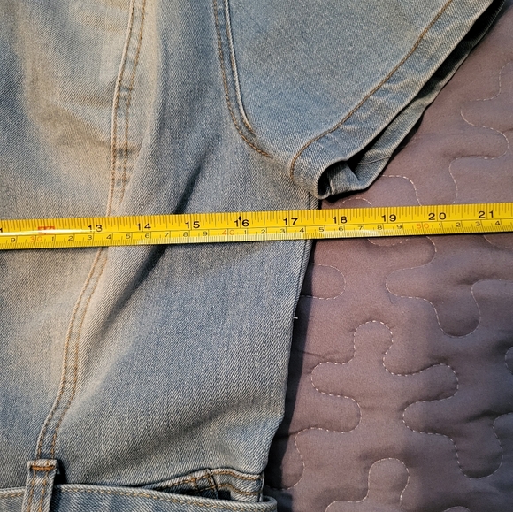 Venus Denim Short Sleeve Romper with Zip Front & Tie Waist, Size 8, Like New - Picture 3 of 9